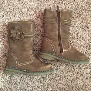 Little girls brown boots!